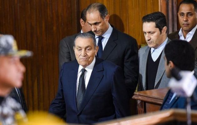Ο Χόσνι Μουμπάρακ καταθέτει στο δικαστήριο και «καίει» Μουσουλμανική Αδελφότητα και Τουρκία