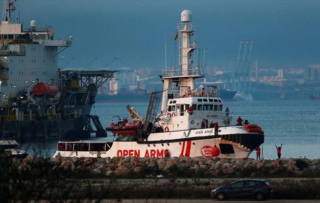 Στην Ισπανία έπιασε λιμάνι το πλοίο Open Arms που μεταφέρει 311 μετανάστες