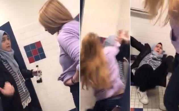Ξανθιά δέρνει μουσουλμάνα συμμαθήτριά της στις τουαλέτες του σχολείου και γίνεται χαμός (βίντεο)