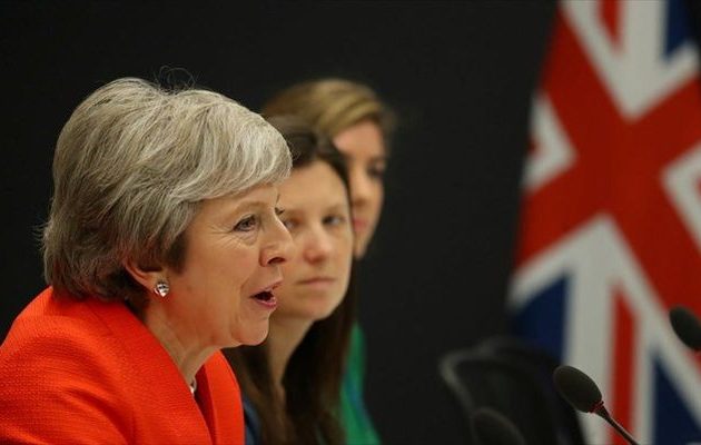 DUP: Καταψηφίζουμε την «ταπεινωτική» συμφωνία του Brexit, αλλά στηρίζουμε Μέι