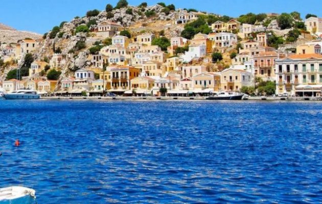 Ιερέας της Τήλου δεν έδινε φέρετρο για 75χρονο Βρετανό που πέθανε στο νησί – Διαβάστε τι έγραψε η Δήμαρχος