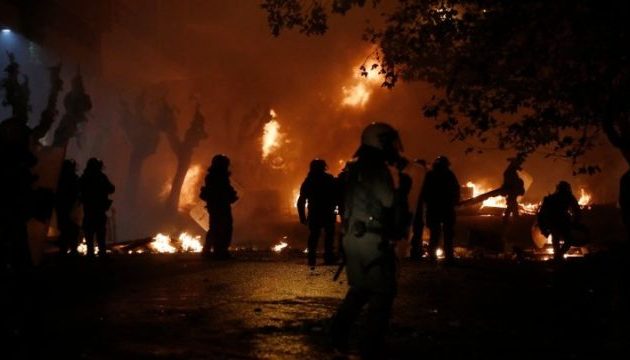 Δεκατρείς συλλήψεις από τα επεισόδια στην Αθήνα