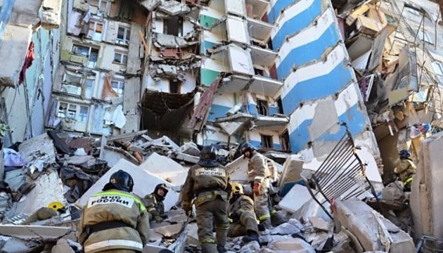 Ρωσία: Στους 21 οι νεκροί από την κατάρρευση της 10ώροφης πολυκατοικίας – Αγνοούνται δεκάδες