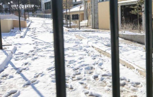 Μαθητής γλίστρησε στον πάγο και έσπασε το πόδι του την ώρα του διαλείμματος