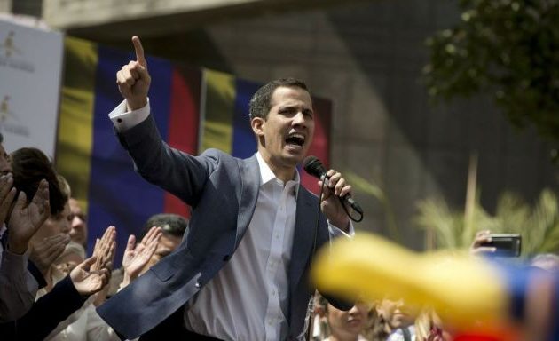 Έκρυθμη η κατάσταση στη Βενεζουέλα: O στρατός δεν αναγνωρίζει τον Γκουάιντο ως μεταβατικό πρόεδρο