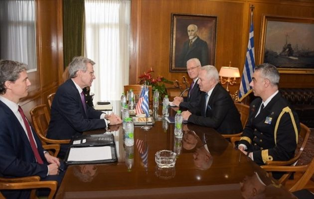 O Αποστολάκης έθεσε τις τουρκικές προκλήσεις στον Πάιατ – Πρώτο του ταξίδι στην Κύπρο