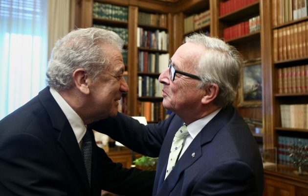 «Χαστούκι» Κομισιόν Αβραμόπουλο: Στο Κολέγιο των Επιτρόπων είπε «ναι» στις Πρέσπες