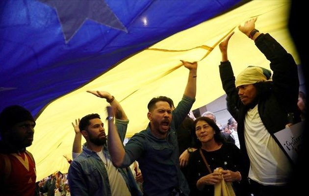 Χάος στη Βενεζουέλα – Το Στέιτ Ντιπάρτμεντ τραβάει Αμερικανούς διπλωμάτες από τη χώρα