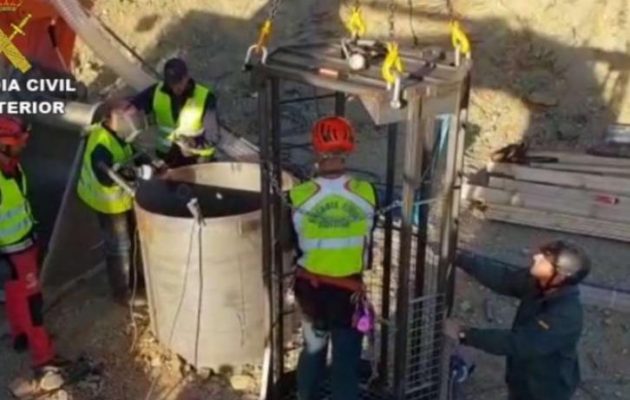 Θρήνος στην Ισπανία: Νεκρός ο μικρός Γιουλέν που είχε πέσει σε στενό πηγάδι