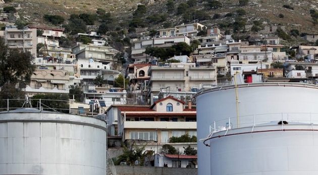 Εργάτης έπεσε σε δεξαμενή καυσίμων σε διυλιστήριο στο Πέραμα