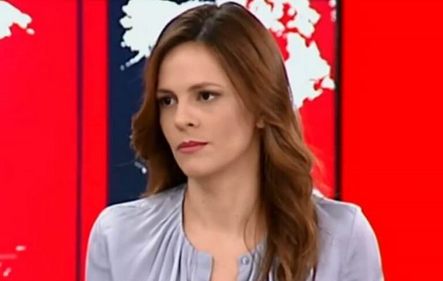 Η Αχτσιόγλου εξήγησε πώς η αύξηση των μισθών θα τονώσει την αγορά