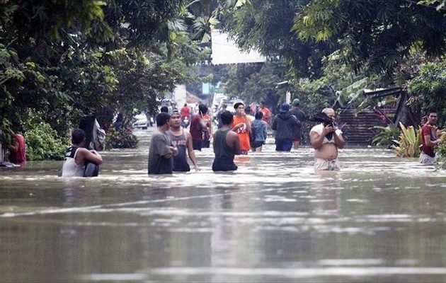 Ανεβαίνουν διαρκώς οι νεκροί από την τροπική καταιγίδα που «σάρωσε» τις Φιλιππίνες