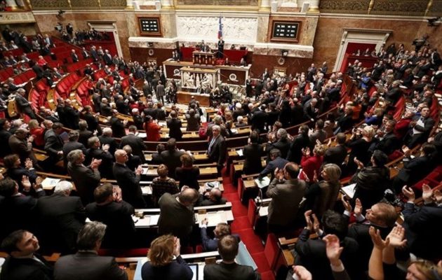 Η Γαλλία ενέκρινε το νομοσχέδιο που προετοιμάζει τη χώρα για το Brexit