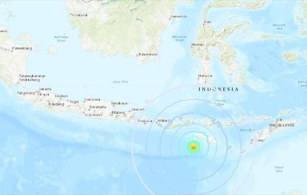 Δύο απανωτοί ισχυροί σεισμοί ταρακούνησαν την κεντρική Ινδονησία