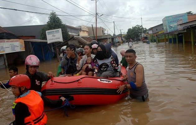 Στους 59 οι νεκροί από τις φονικές πλημμύρες στην Ινδονησία