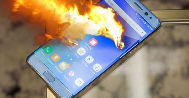 Κινητό παραλίγο να κάψει ζωντανό υπάλληλο καταστήματος στην Τουρκία (βίντεο)