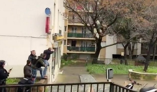 Ένοπλος άνοιξε πυρ στη μέση ενός δρόμου στη Κορσική – Ένας νεκρός και έξι τραυματίες