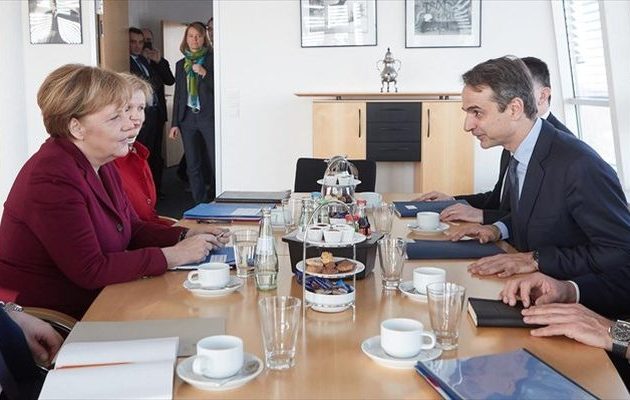 Την Παρασκευή θα συναντηθούν Μέρκελ-Μητσοτάκης