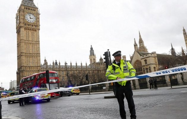 Άντρας σκότωσε με μαχαίρι επιβάτη τρένου στο Λονδίνο