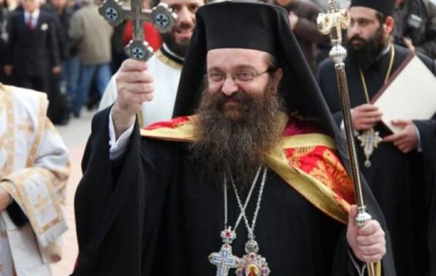 Μητροπολίτης Χίου προς Ερντογάν: Οι Έλληνες πέφτουν μόνοι τους στη θάλασσα και μόνο για να πιάσουν τον Τίμιο Σταυρό (βίντεο)