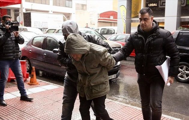 «Το έχω μετανιώσει αλλά δεν φταίω» λέει ο δολοφόνος του 21χρονου στον Πειραιά (βίντεο)