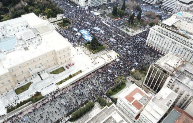 60.000 διαδηλωτές στο Σύνταγμα «μέτρησε» η Αστυνομία (φωτο)