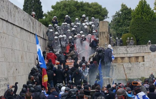 Ακροδεξιοί ξυλοφόρτωσαν εικονολήπτη της ΕΡΤ στο Σύνταγμα