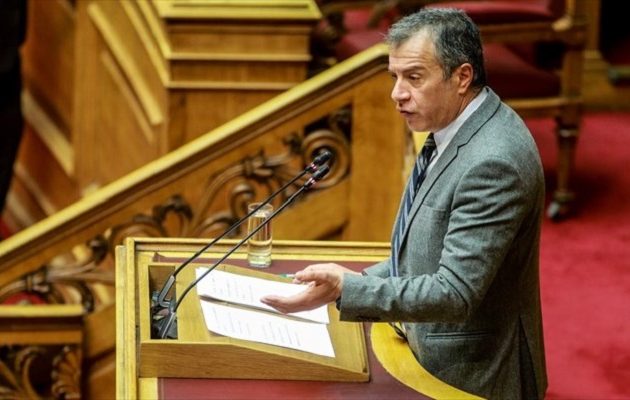 Θεοδωράκης: Θετική ψήφος στη Συμφωνία των Πρεσπών δεν σημαίνει ψήφος εμπιστοσύνης