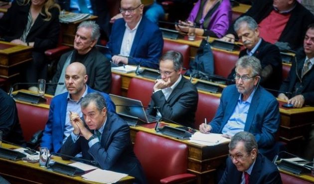 Πάγος στη Βουλή! Ο Σταύρος ρώτησε τον Δανέλλη: «Τον Κυριάκο τον ρώτησες;»