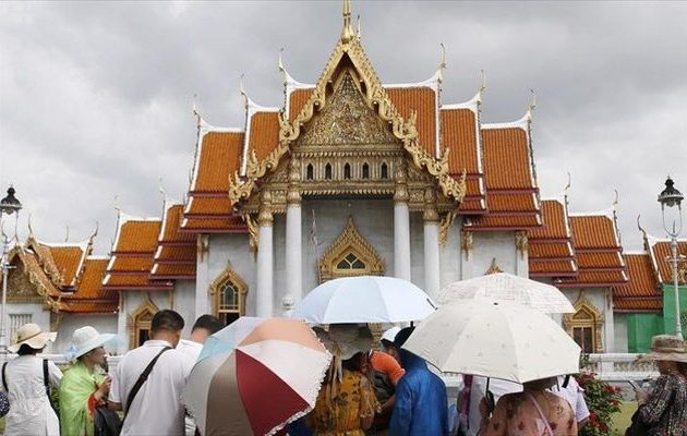 Χιλιάδες τουρίστες φεύγουν από την Ταϊλάνδη λόγω της καταιγίδας «Παμπούκ»