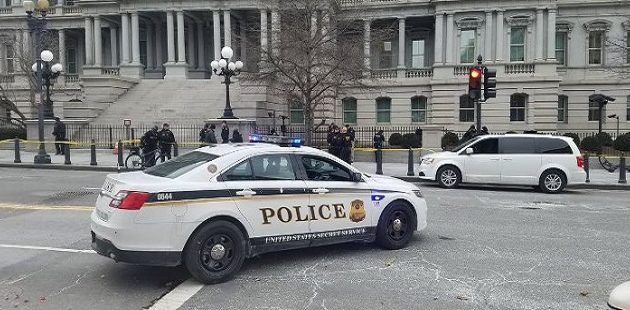 Διαδηλωτής όρμηξε στην αυτοκινητοπομπή του Τραμπ έξω από το Λευκό Οίκο