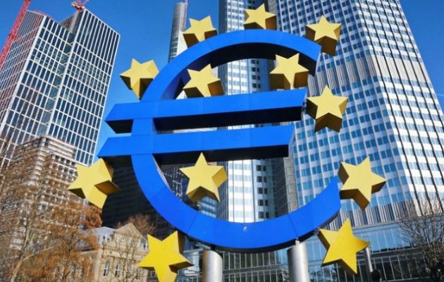 Το ευρώ ένας γίγαντας με πλίνθινα πόδια κλείνει τα 20 χρόνια του
