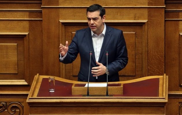 Τσίπρας: Ο Μητσοτάκης αντί να αρθρώσει πολιτικό λόγο, διαβάζει επιφυλλίδες εφημερίδων γνωστού επιχειρηματία
