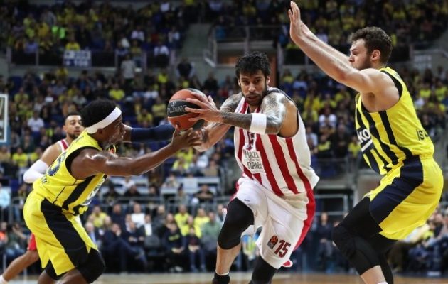 «Λύγισε» στην Πόλη ο Ολυμπιακός 90-75 από τη Φενερμπαχτσέ