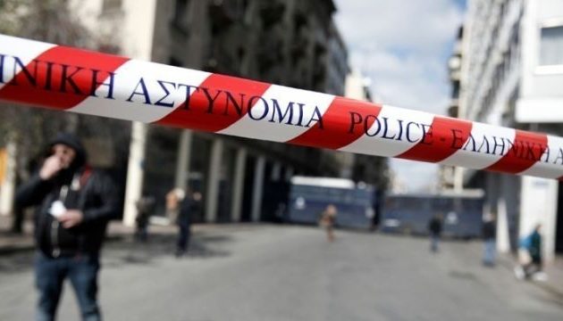 Άνδρας απειλεί να αυτοπυρποληθεί μέσα σε τράπεζα στη Θεσσαλονίκη