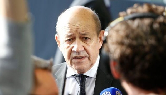 Ο Γάλλος ΥΠΕΞ καλεί τον Μαδούρο να απαγορεύσει «κάθε μορφή καταστολής της αντιπολίτευσης»