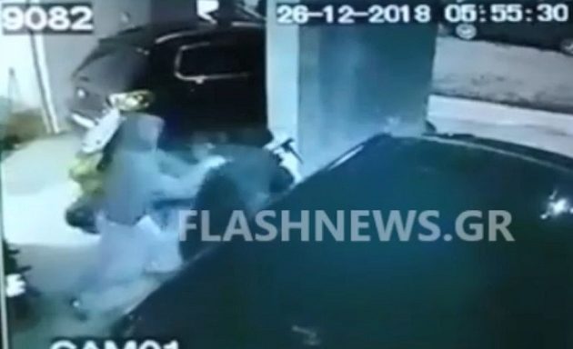 Άγνωστος επιτέθηκε σε γυναίκα τη στιγμή που έβγαινε από πολυκατοικία