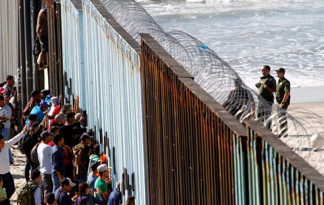 ΗΠΑ: Το Πεντάγωνο θα αναπτύξει 3.750 Αμερικανούς στρατιώτες στα σύνορα με το Μεξικό