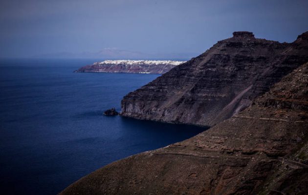 Τραγικό τέλος για 27χρονο που αναζητούσαν στη Σαντορίνη – Πού τον βρήκαν