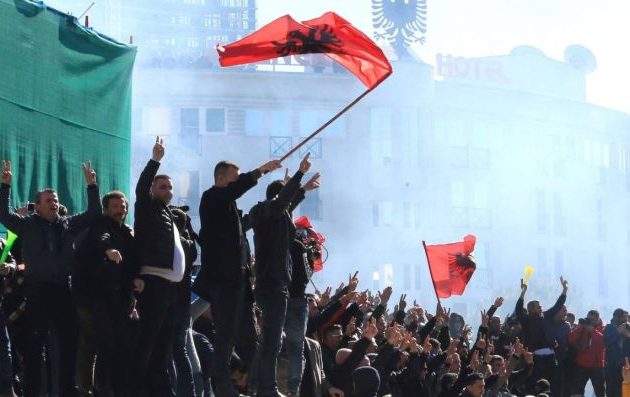 Στην Αλβανία η αντιπολίτευση κήρυξε «ανυπακοή» – Εμφύλια σύγκρουση;