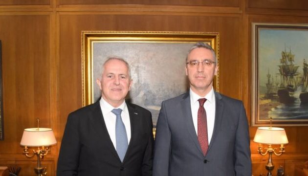 Συνάντηση Αποστολάκη με τους πρεσβευτές Τουρκίας και Γερμανίας