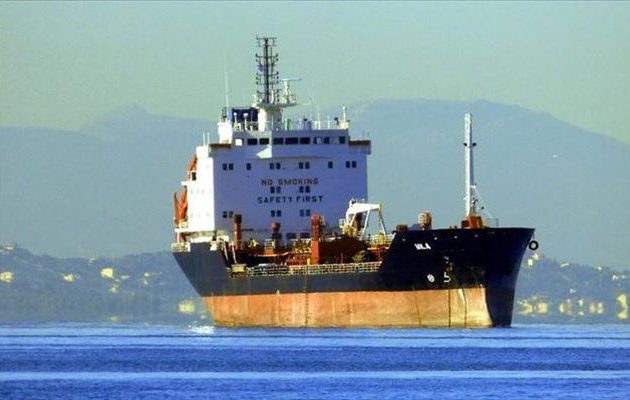 Μηχανική βλάβη σε τάνκερ ανοιχτά της Μακρονήσου