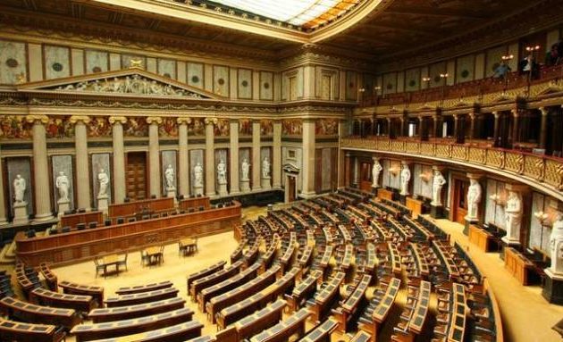 DBRS: Κατακερματισμένη η επόμενη ισπανική Βουλή – Άνοδος για το ακροδεξιό Vox