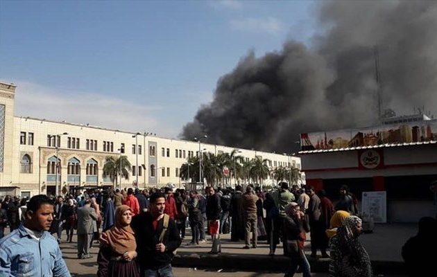 Πανικός στο Κάιρο – Φωτιά σε σιδηροδρομικό σταθμό με πολλούς νεκρούς και τραυματίες