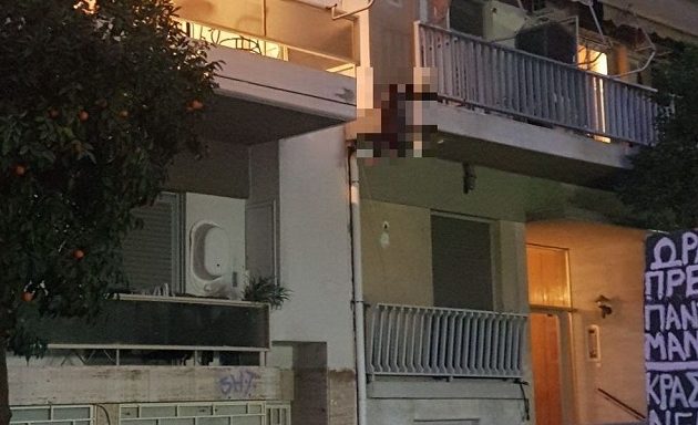 Τραγωδία στην Καλλιθέα: Σκοτώθηκε όταν κατέρρευσε το μπαλκόνι του σπιτιού της