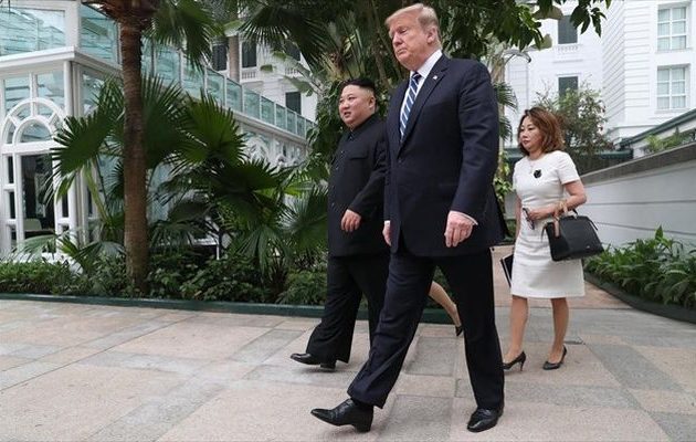 Τι αποκάλυψε ο Τραμπ για τον λόγο που έληξε πρόωρα η συνάντηση με τον Κιμ