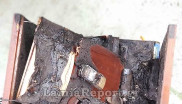 Λαμία – Σπίτι «λαμπάδιασε» από… κινητό τηλέφωνο (φωτο)