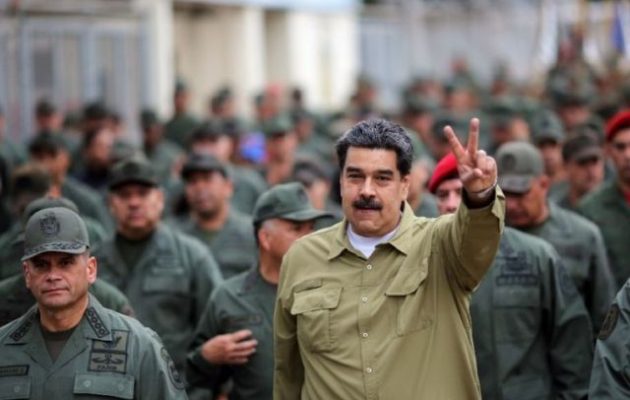 Κρίσιμες ώρες για τον Μαδούρο – Καταρρέει εάν περάσει η ανθρωπιστική βοήθεια από την Κολομβία