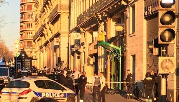 Τρόμος στη Γαλλία: 4 τραυματίες από επίθεση με μαχαίρι στη Μασσαλία