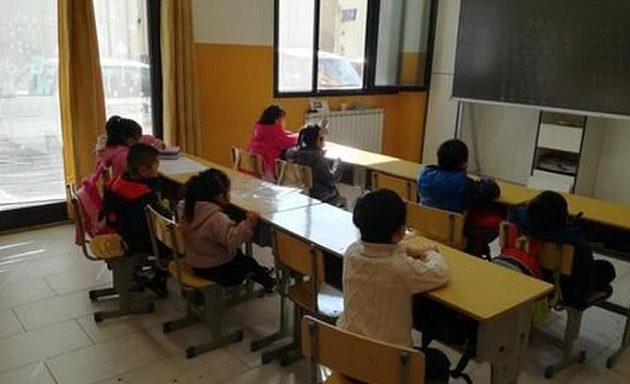 Ρατσιτστικό παραλήρημα δασκάλου: Τιμώρησε μαύρο μαθητή και είπε «δείτε πόσο άσχημος είναι»